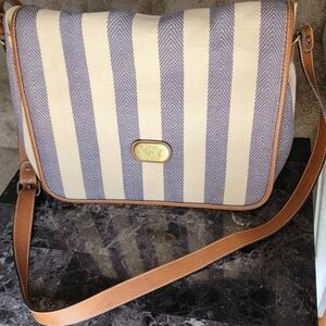 Women's woven messenger bag